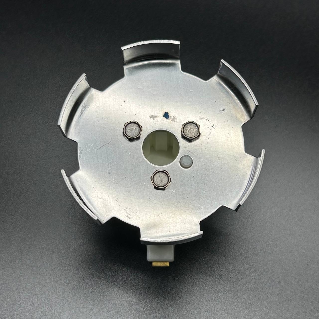 картинка Бегунок распределителя зажигания ROTOR ASSY (Quicksilver)