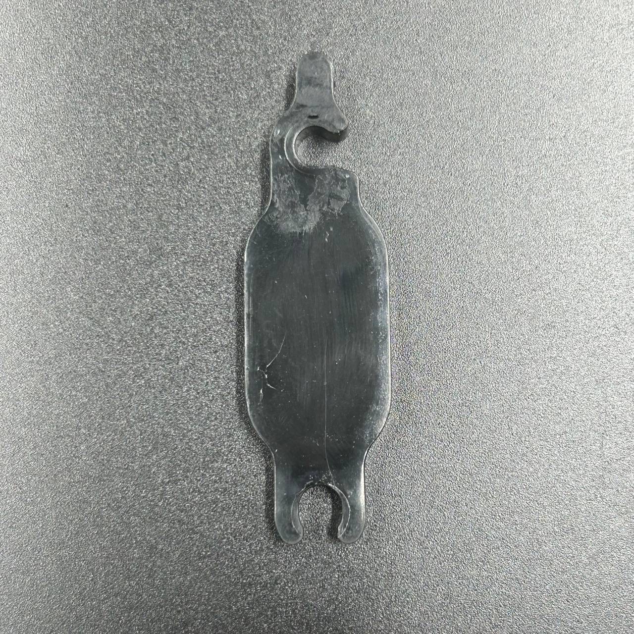 Защелка кабеля пластиковая Mercury 135-150 (Quicksilver)