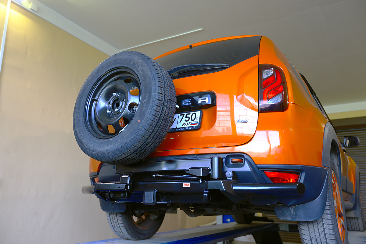 картинка Бампер задний РИФ Renault Duster 2015-2020 c квадратом под фаркоп и калиткой