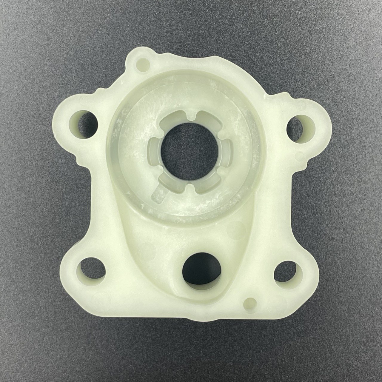 Корпус помпы охлаждения Yamaha F40-F70 (Yamaha)
