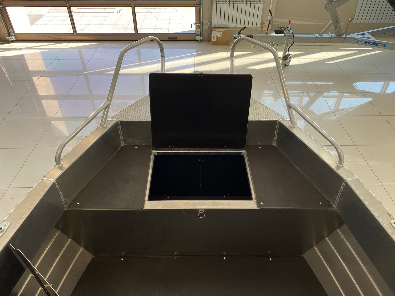 картинка Моторная лодка, Тактика 460, серый с Suzuki DF50ATL