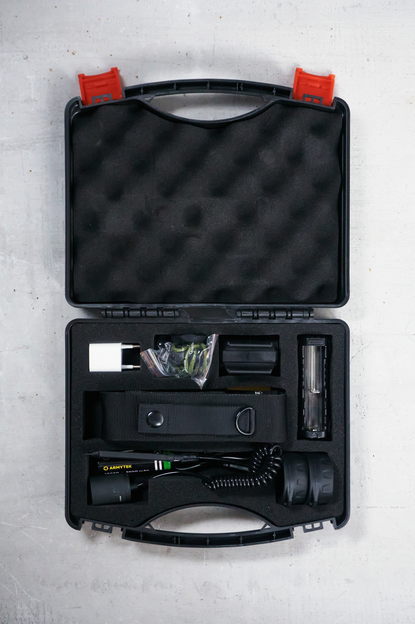 картинка Фонарь Armytek Predator Pro Hunting Kit