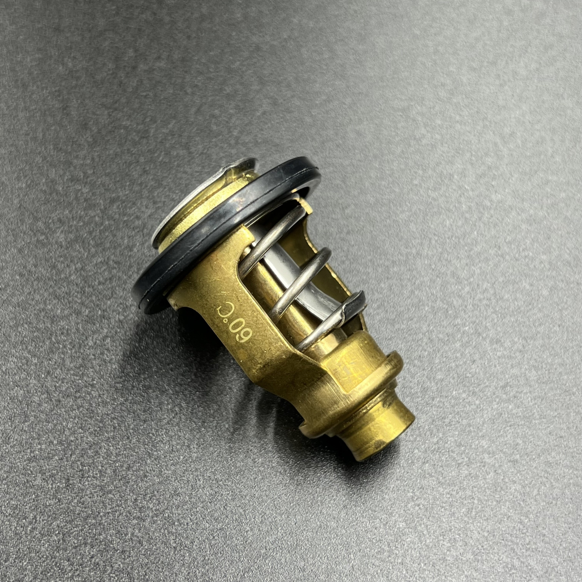 картинка Термостат Suzuki DF90-300, DF70-90 60℃ (17670-90J01) (PREMARINE)