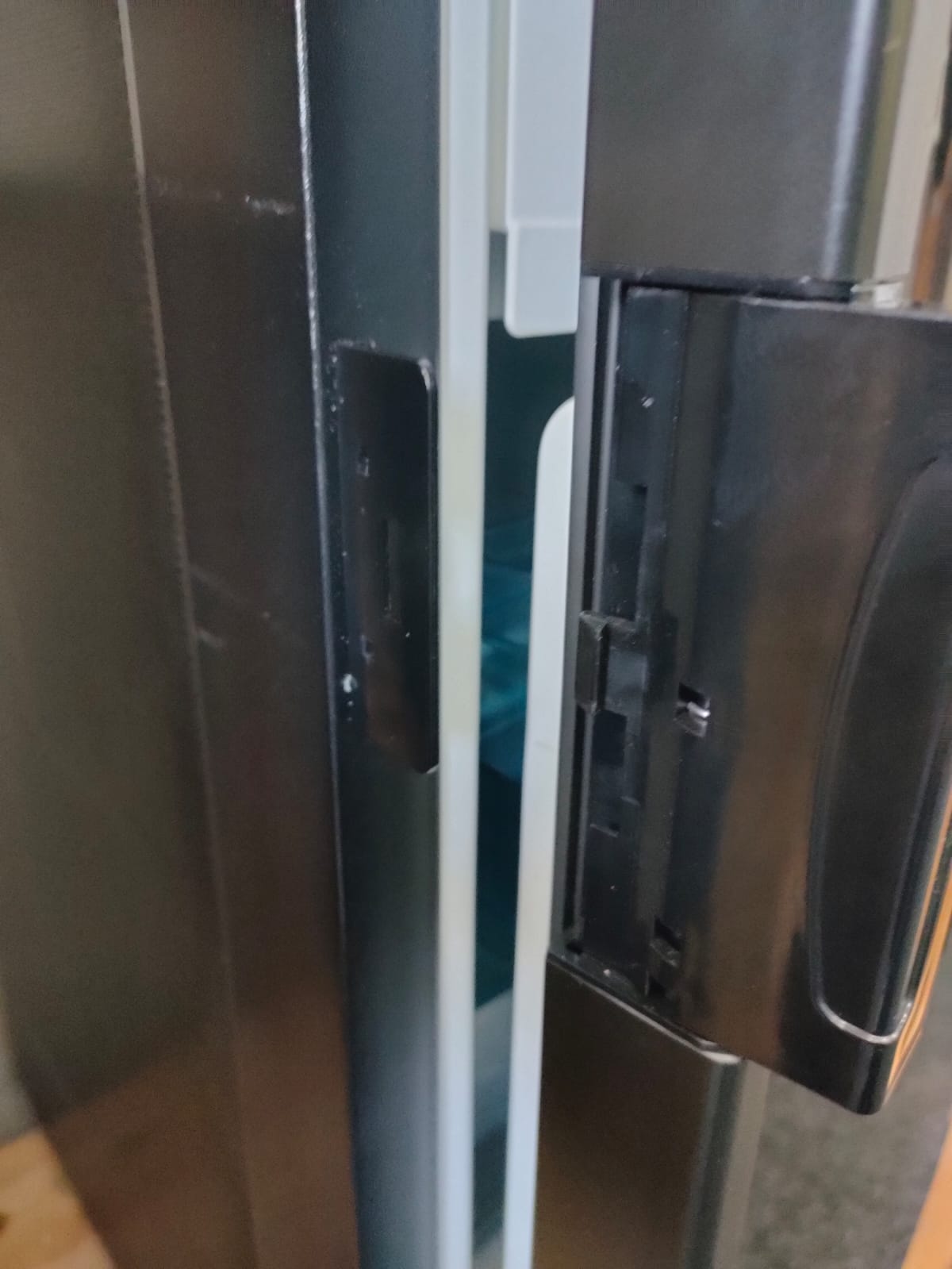 картинка Холодильник встраиваемый компрессорный Sanjo RCN90L (12/24В)