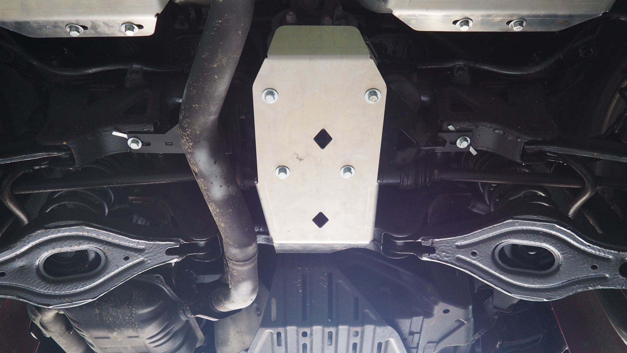 картинка Защита заднего редуктора Mitsubishi Delica D5 (2018-) (Алюминий 4 мм) 14.36ABC