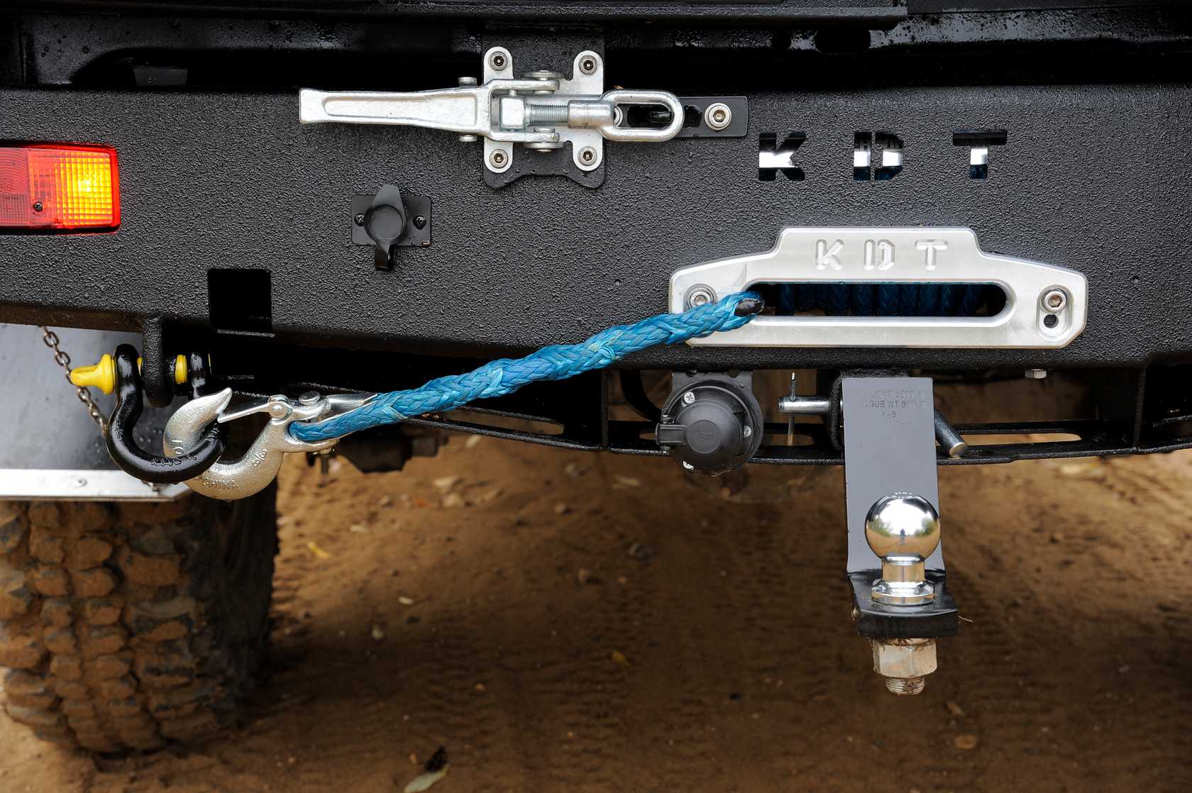 картинка Бампер задний KDT для Nissan NP-300