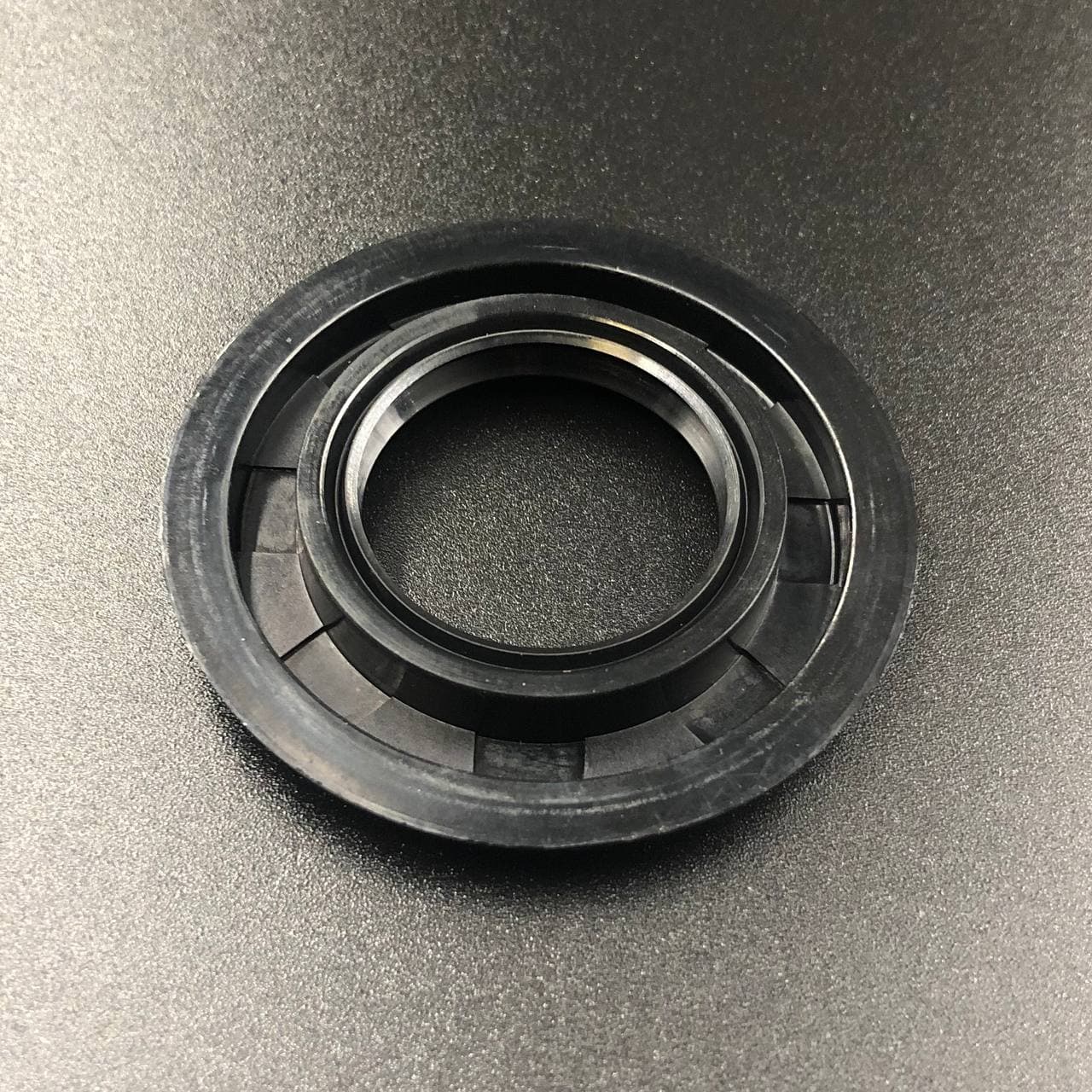 картинка Лабиринтное уплотнение коленвала Yamaha 9.9-15 (резиновое) (Omax)