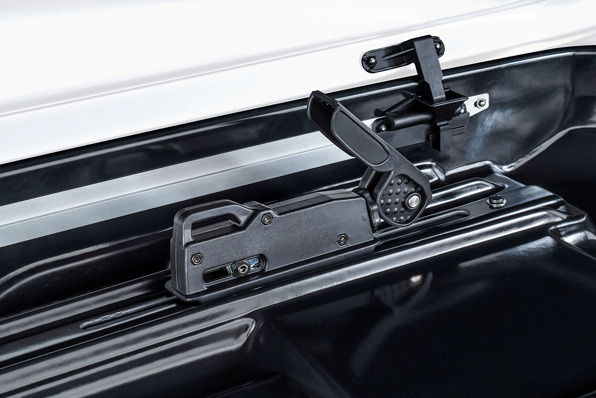 картинка Бокс автомобильный на крышу Pentair COBRA 390L белый глянец, двусторонний