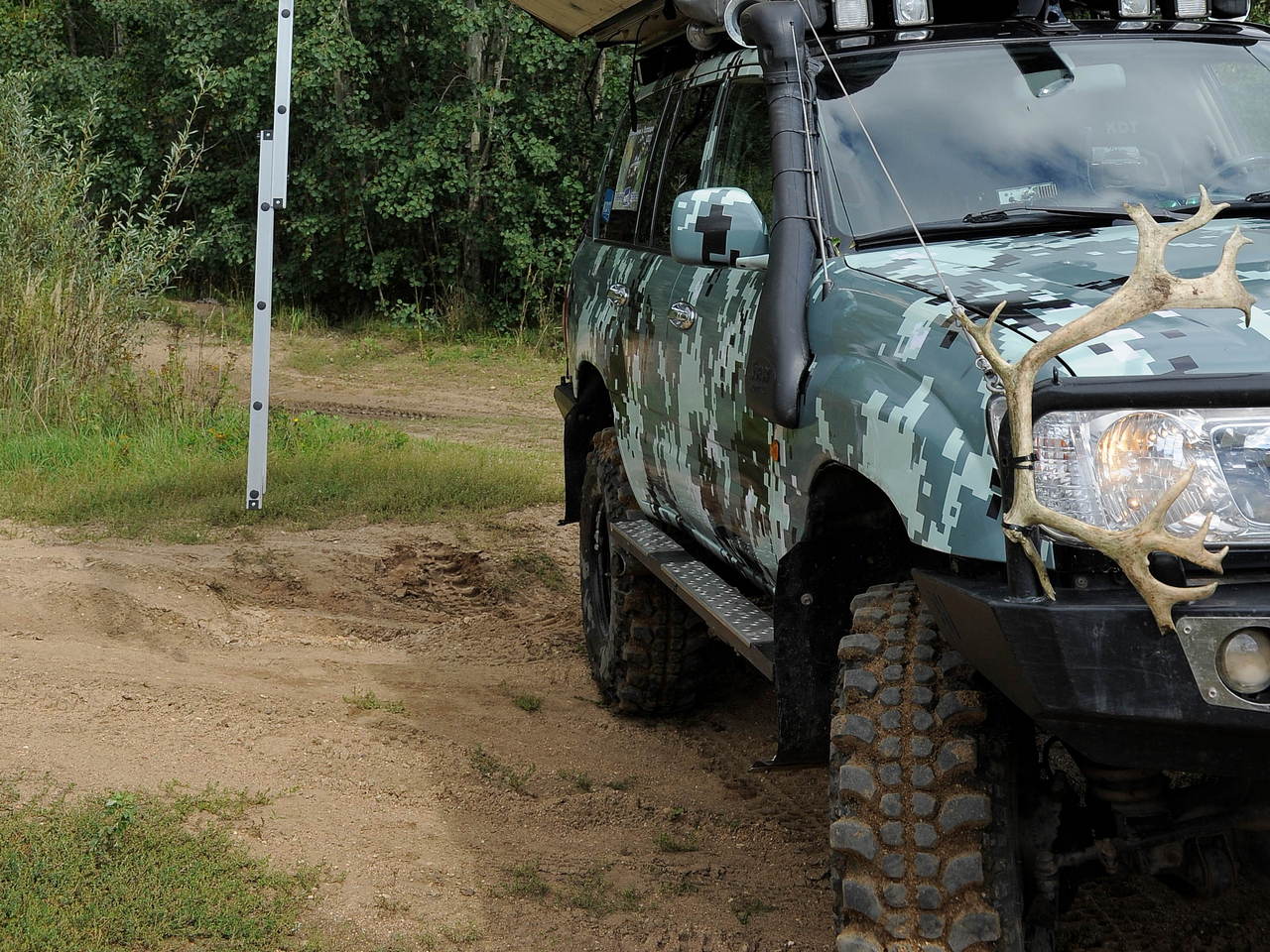 картинка Пороги силовые Toyota Land Cruiser 105