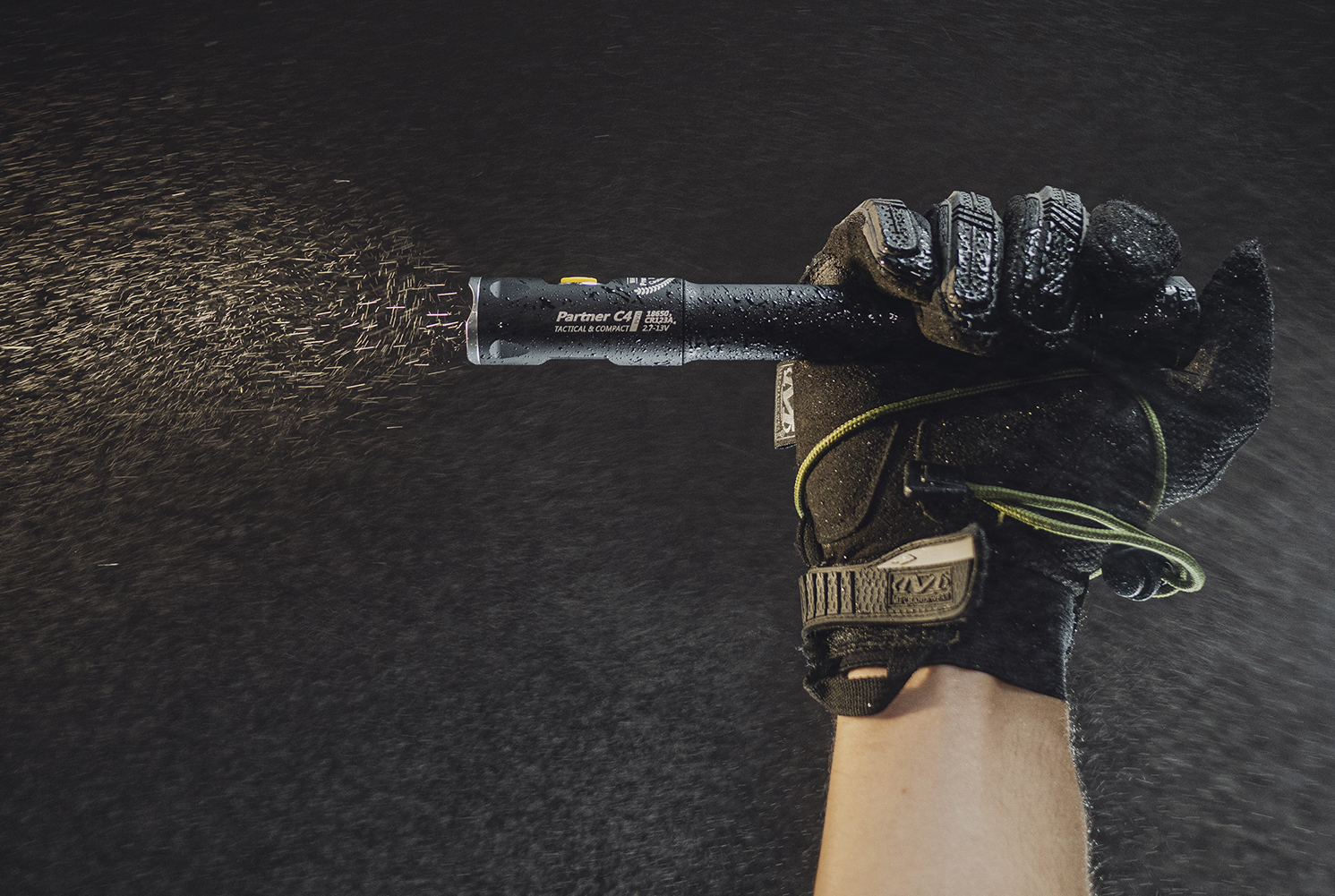 картинка Фонарь ARMYTEK Partner C4 Pro XHP35 БЕЛЫЙ