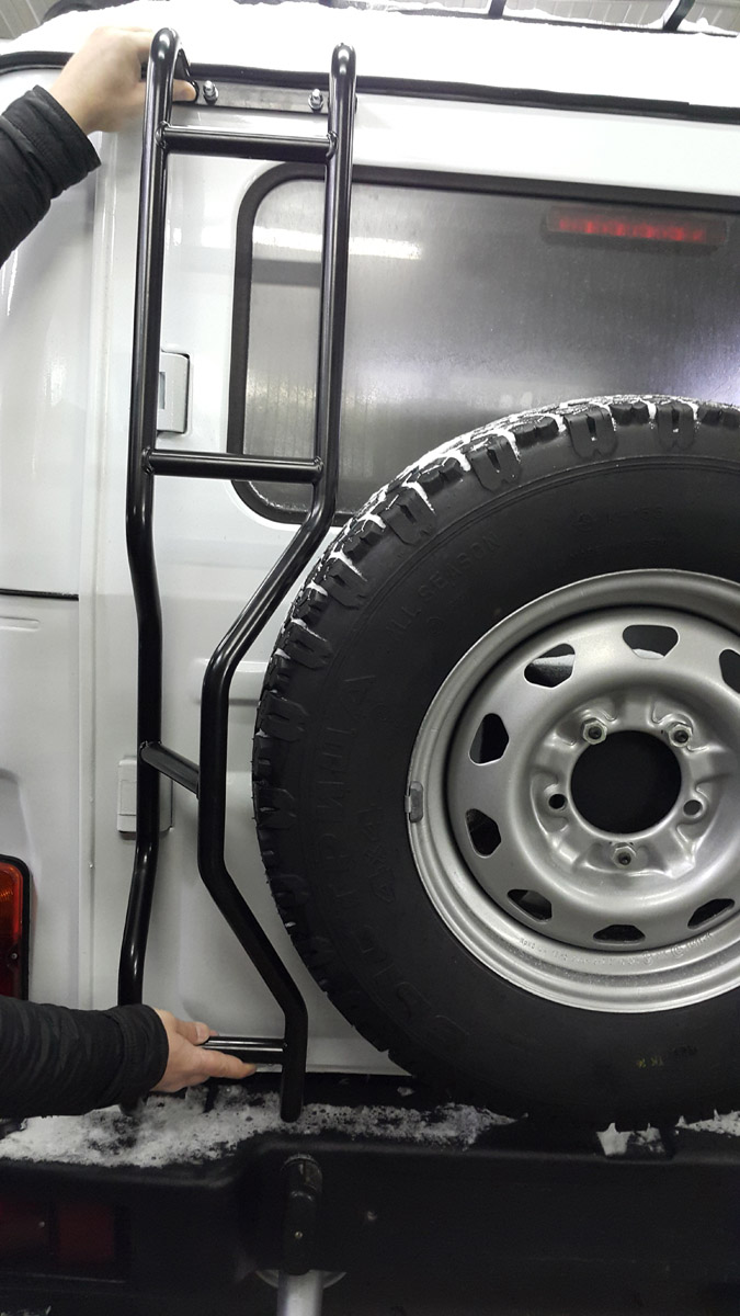 картинка Лестница РИФ для УАЗ Хантер под штатное запасное колесо