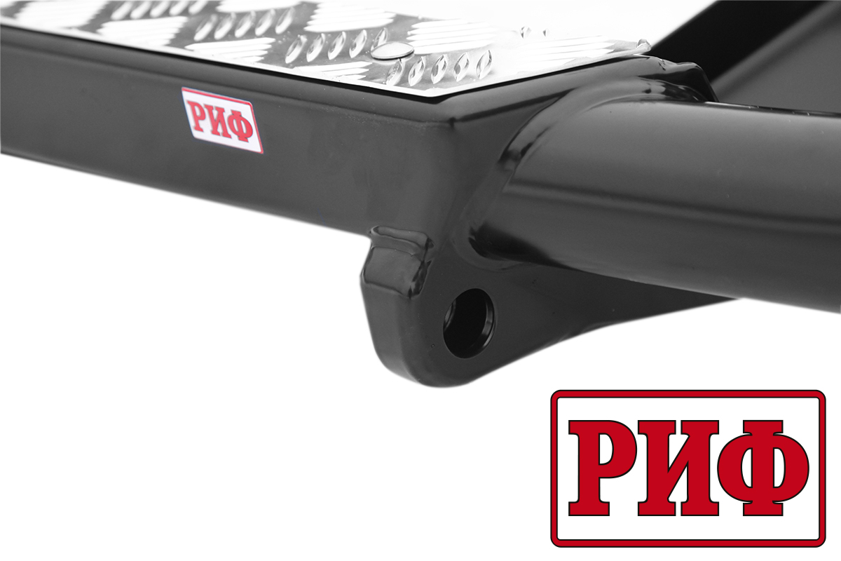 картинка Бампер задний РИФ силовой Toyota Fortuner 2015+ c квадратом под фаркоп