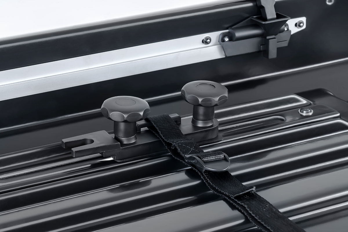 картинка Бокс автомобильный на крышу Pentair PYTHON 360L белый глянец, двусторонний