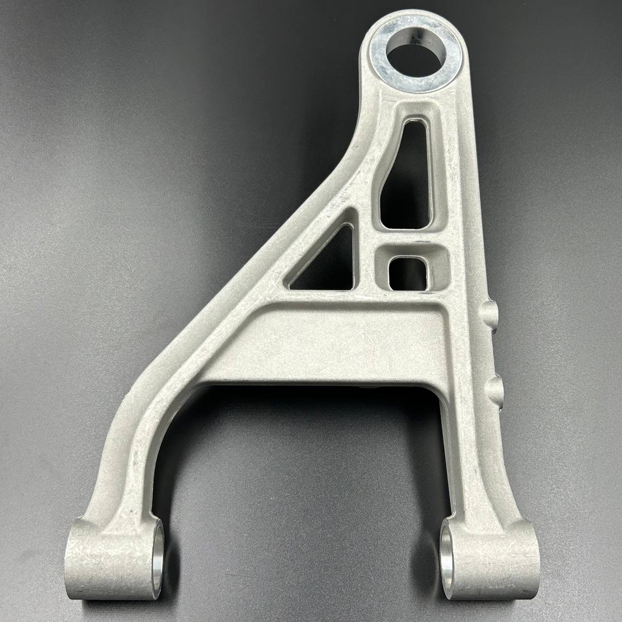 картинка Рычаг подвески (Передний, правый, верхний) (алюминий)  CFM X5 (ZIBO)