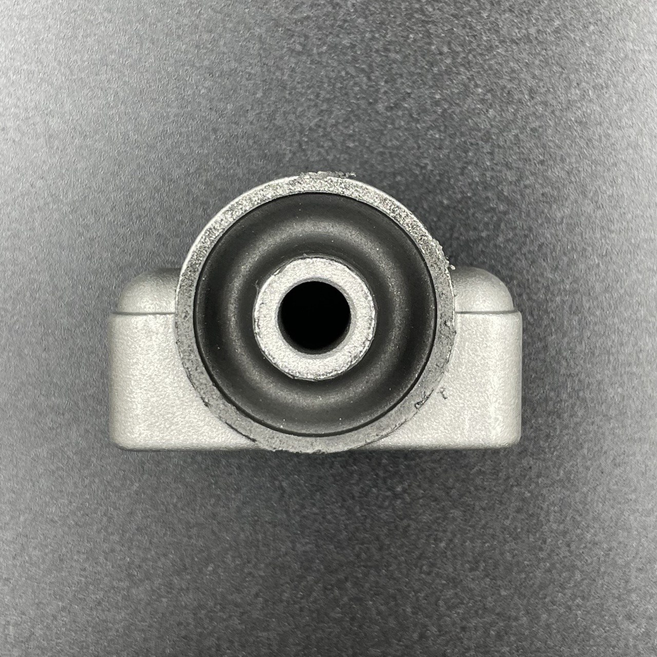 картинка Демпфер опорный резиновый Yamaha 9.9-15 Old (Верхний) (Omax)