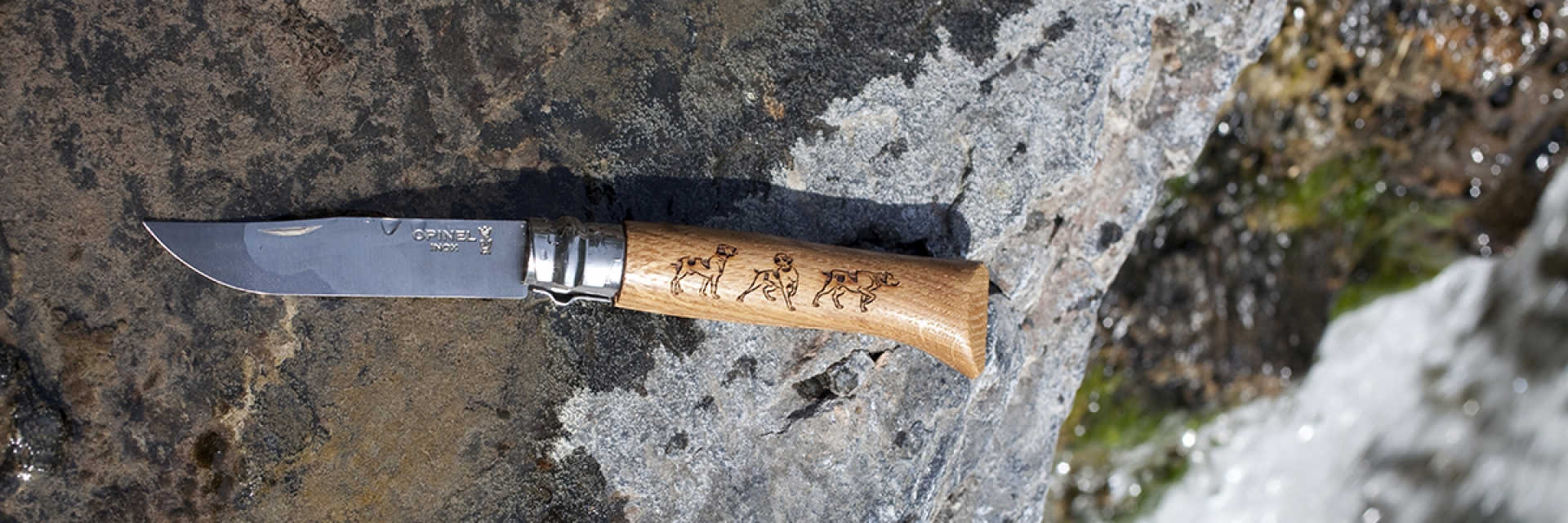 картинка Нож Opinel №8 Animalia, нержавеющая сталь, рукоять дуб, гравировка собака, 001622