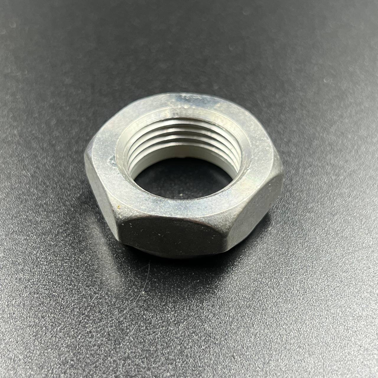 картинка Гайка на ось подъема двигателя Yamaha F40-350 (90185-22007) (PREMARINE)