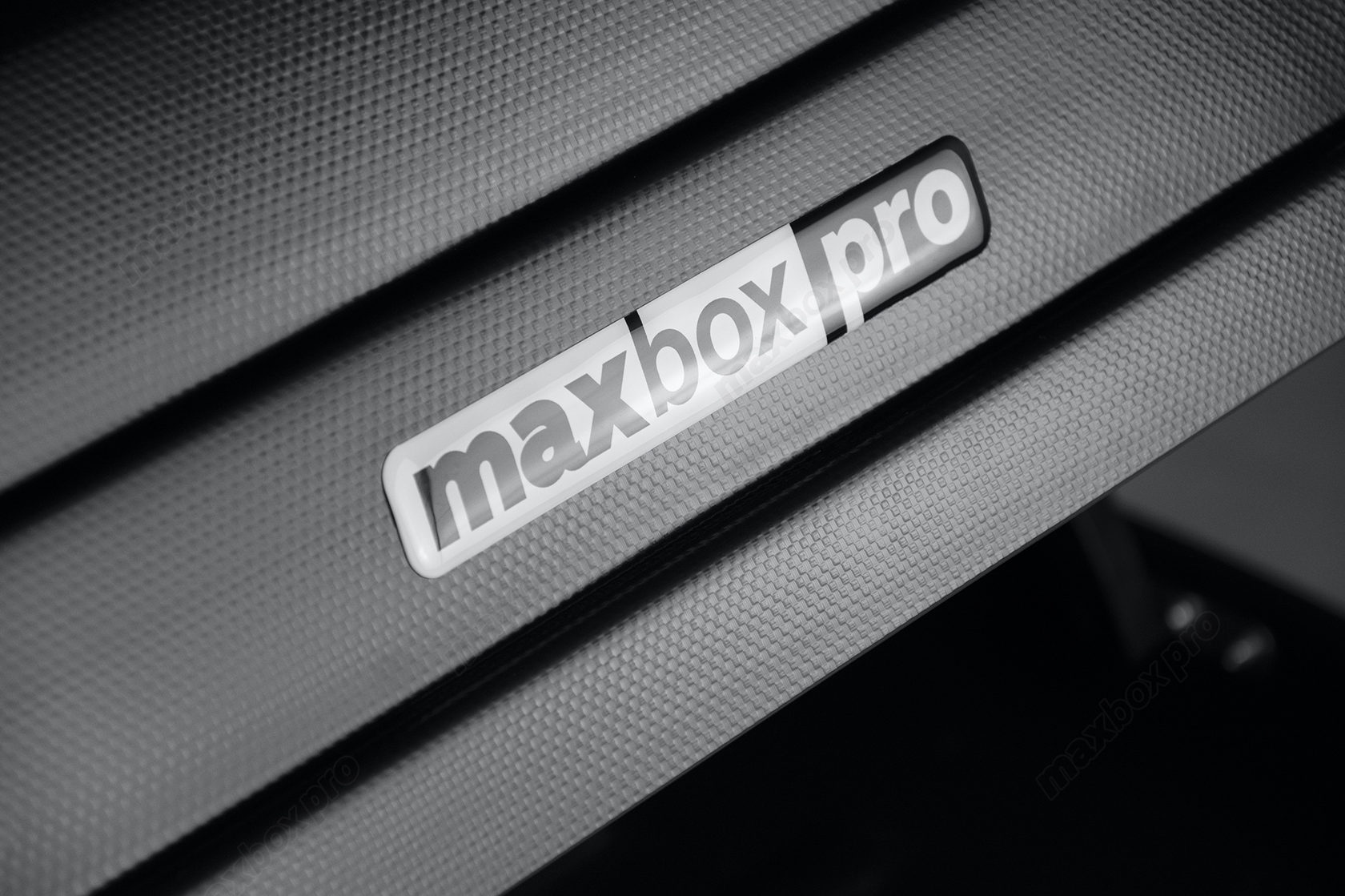 картинка Автобокс MaxBox PRO 460 (средний) карбон черный