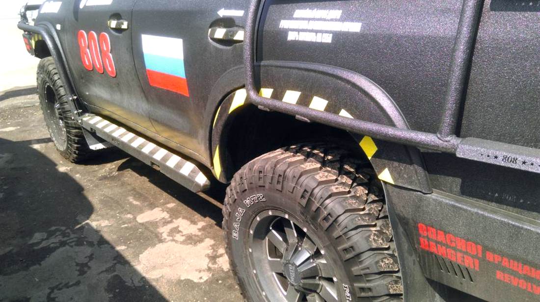 картинка Пороги силовые Toyota Land Cruiser 200