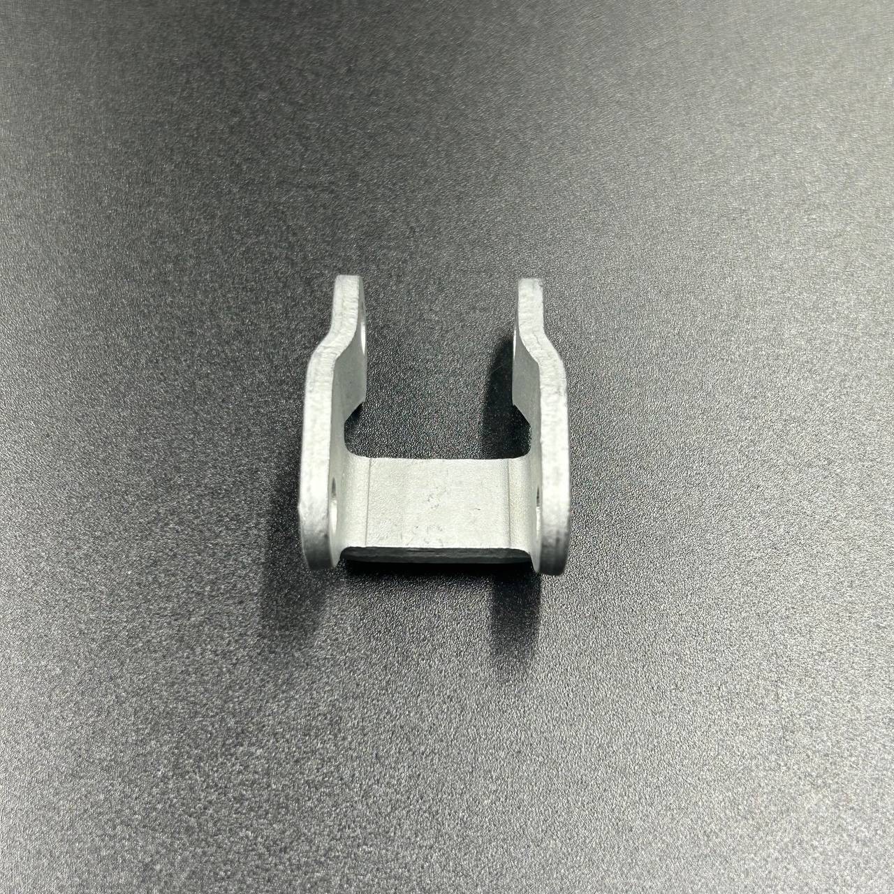 картинка Ручка замка капота Yamaha F40-50 (Yamaha)