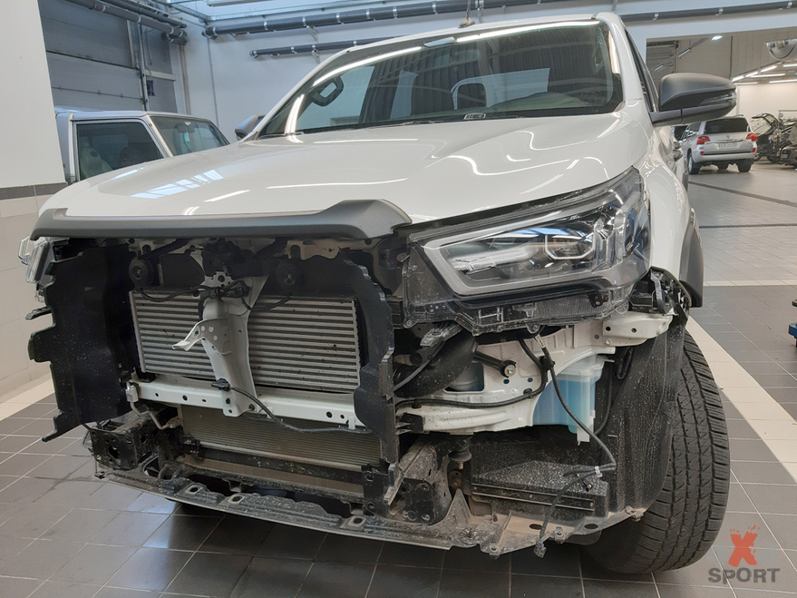 картинка Toyota Hilux 2020- (рестайлинг) Установочный комплект с лебедкой COMEUP GIO100s