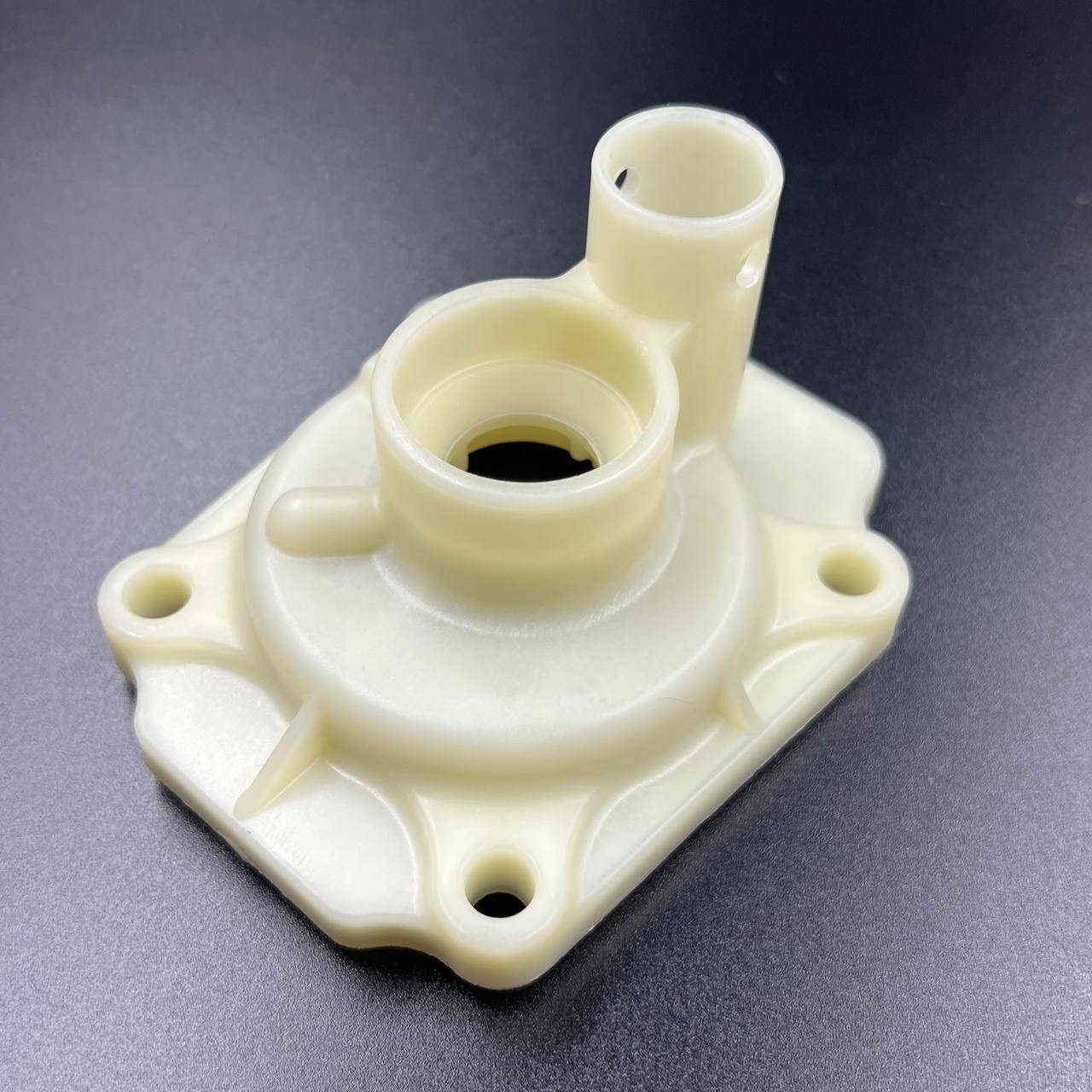 картинка Корпус помпы охлаждения Suzuki DT25-30, DF25-30(A) (Suzuki)