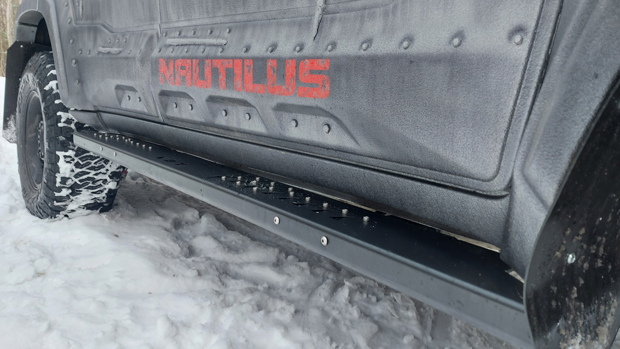 картинка Пороги с подсветкой - Toyota Land Cruiser 200