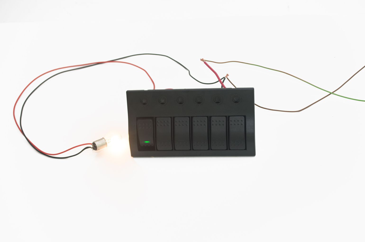 картинка Панель бортового питания 6 переключателей, автоматы