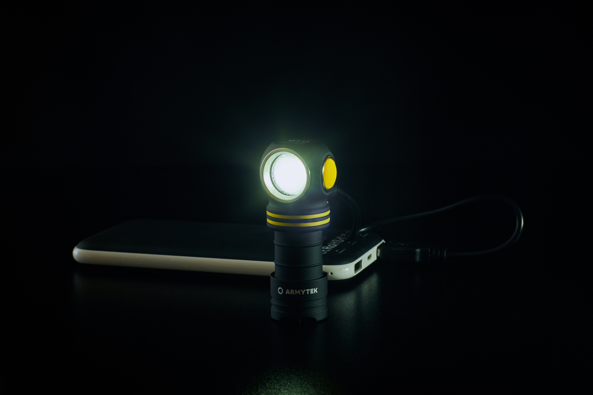картинка Фонарь Armytek Elf C1 Micro-USB Белый