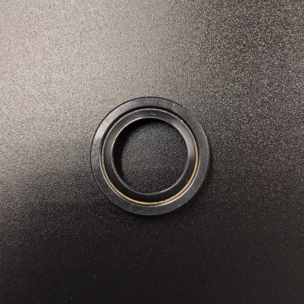 картинка Уплотнение гидроподъемника Yamaha 55-90 (Omax)