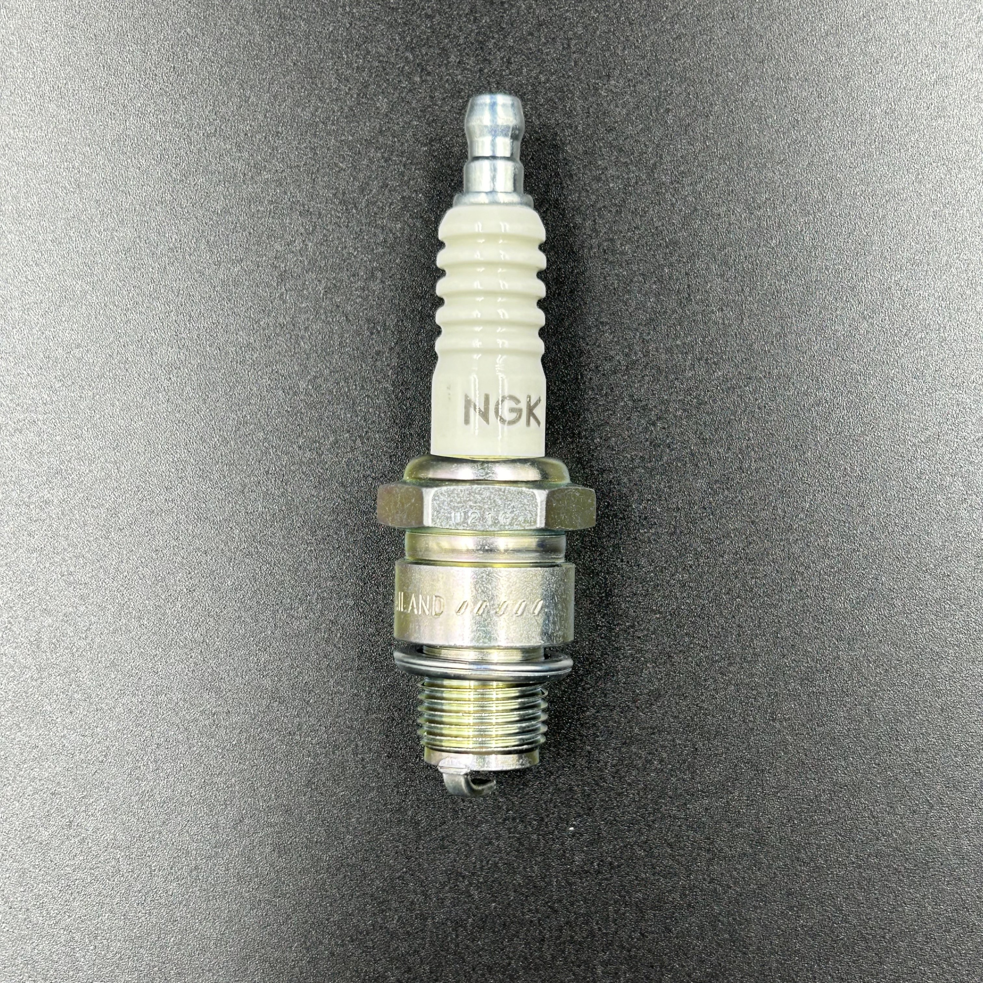 Свеча зажигания NGK B7HS-10