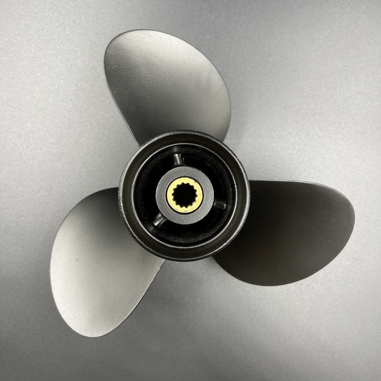 картинка Гребной винт Tohatsu 9.9-18 (3x9.5x11)