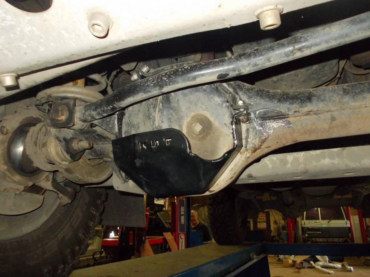 картинка Защита переднего редуктора KDT для Land Rover Defender 110/90