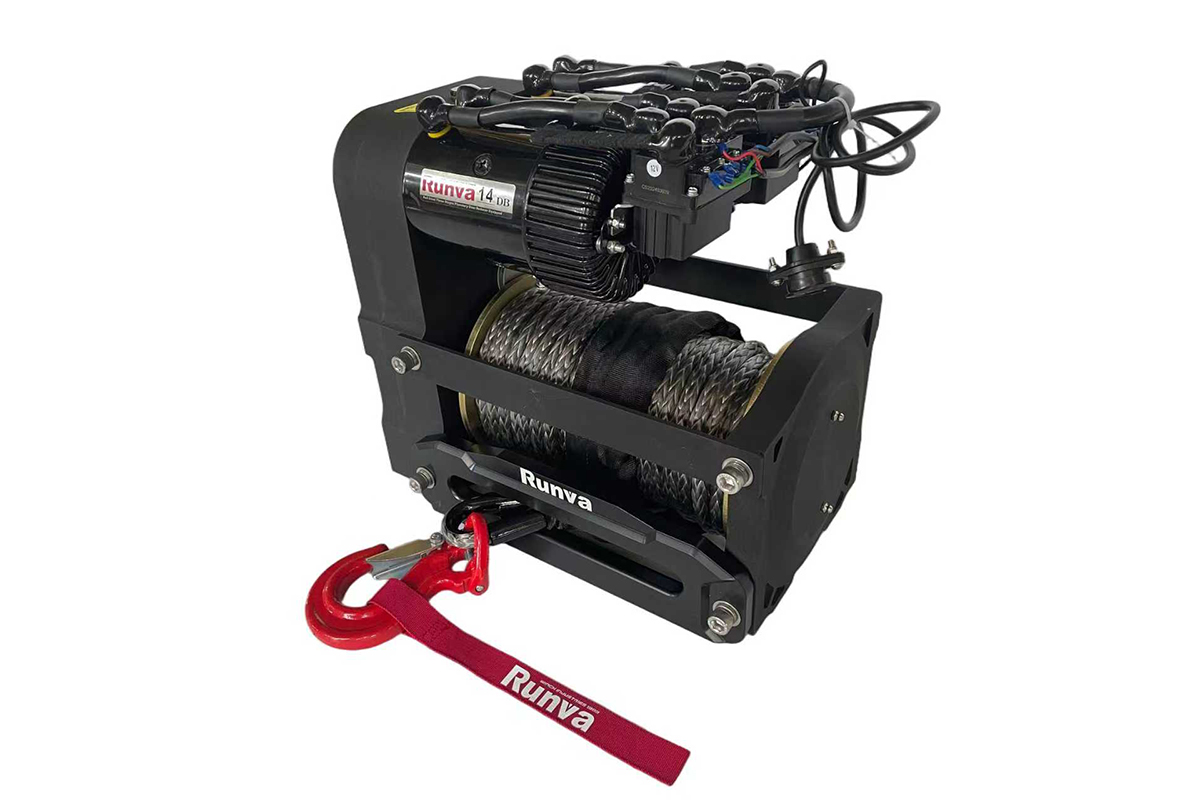 картинка Лебёдка двухмоторная 12V Runva 14000 lbs 6350 кг синтетический трос