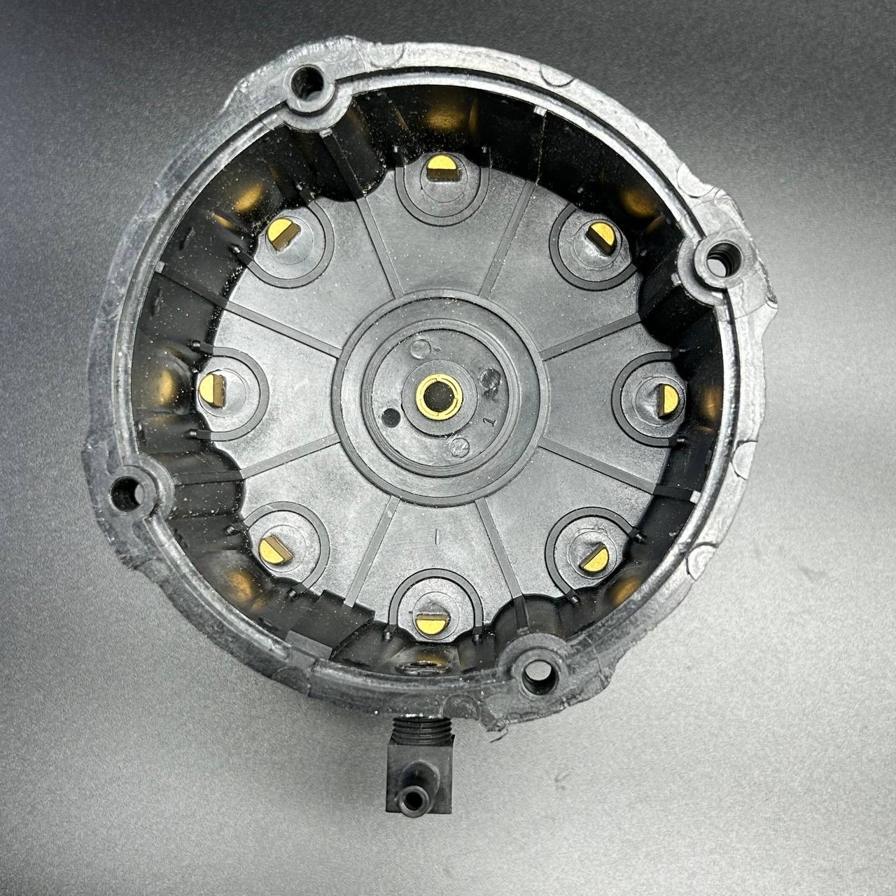 картинка Крышка распределителя зажигания (трамблёра) Mercruiser V8 (805759A5; 805759Q01) (Quicksilver)