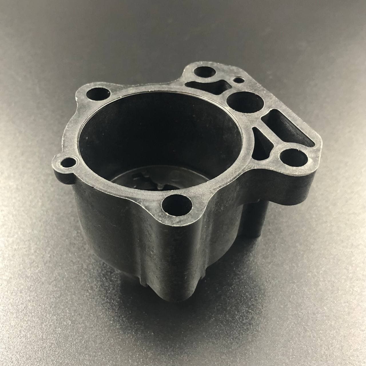 картинка Корпус помпы охлаждения Yamaha F75-100 (Omax)