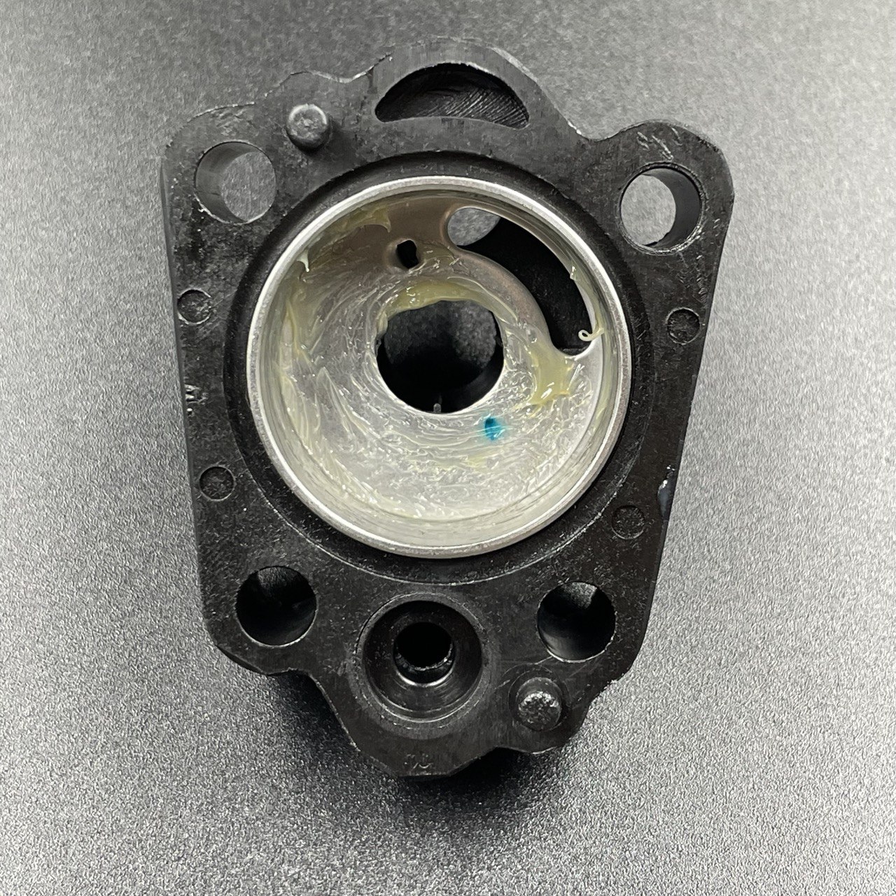 картинка Корпус помпы охлаждения Suzuki DF2.5 (до 2012г.в.) (Suzuki)