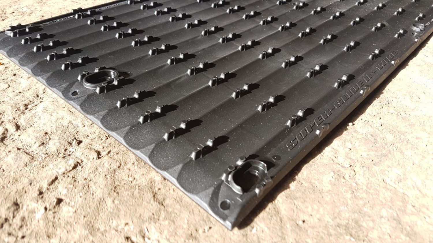 картинка Пластиковое нескользящее покрытие для прицепа (широкое)