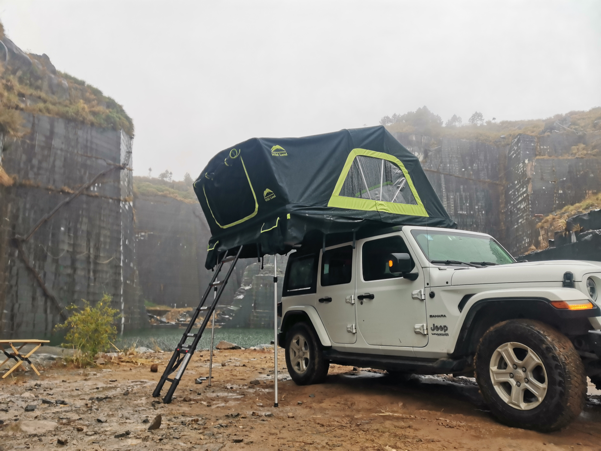 картинка Палатка на крышу автомобиля Wild Land Voyager 250