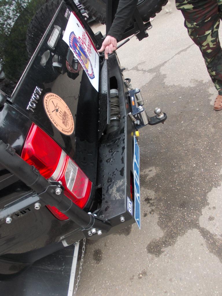 картинка Накладка KDT на задний бампер, лючок для Toyota Hilux с 2015г.