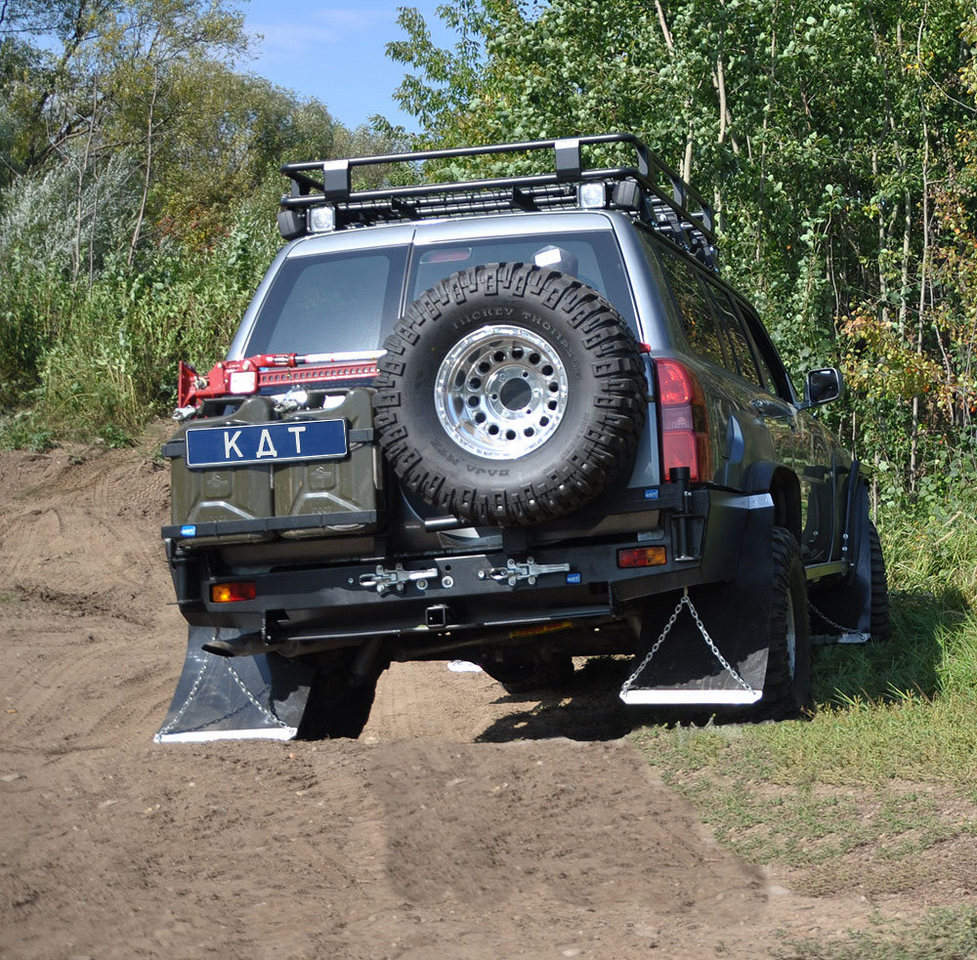 картинка Калитка крепления под две канистры Nissan Patrol