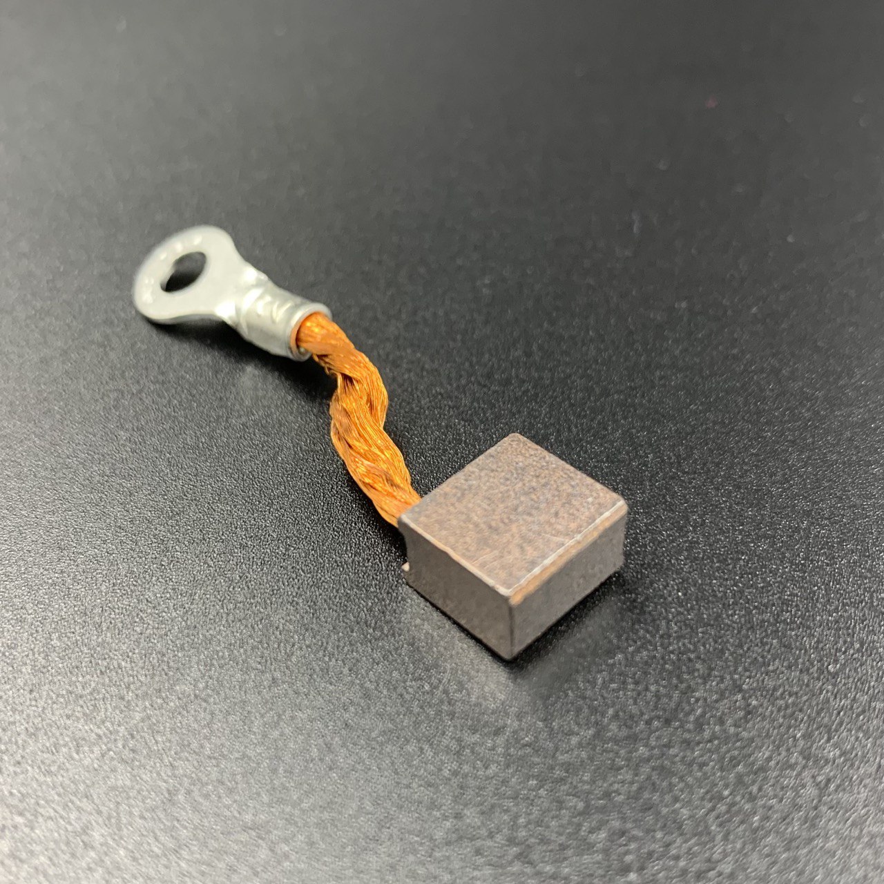 картинка Щетка (2) мотора гидравлики Yamaha 40-50, F40-70 (Yamaha)