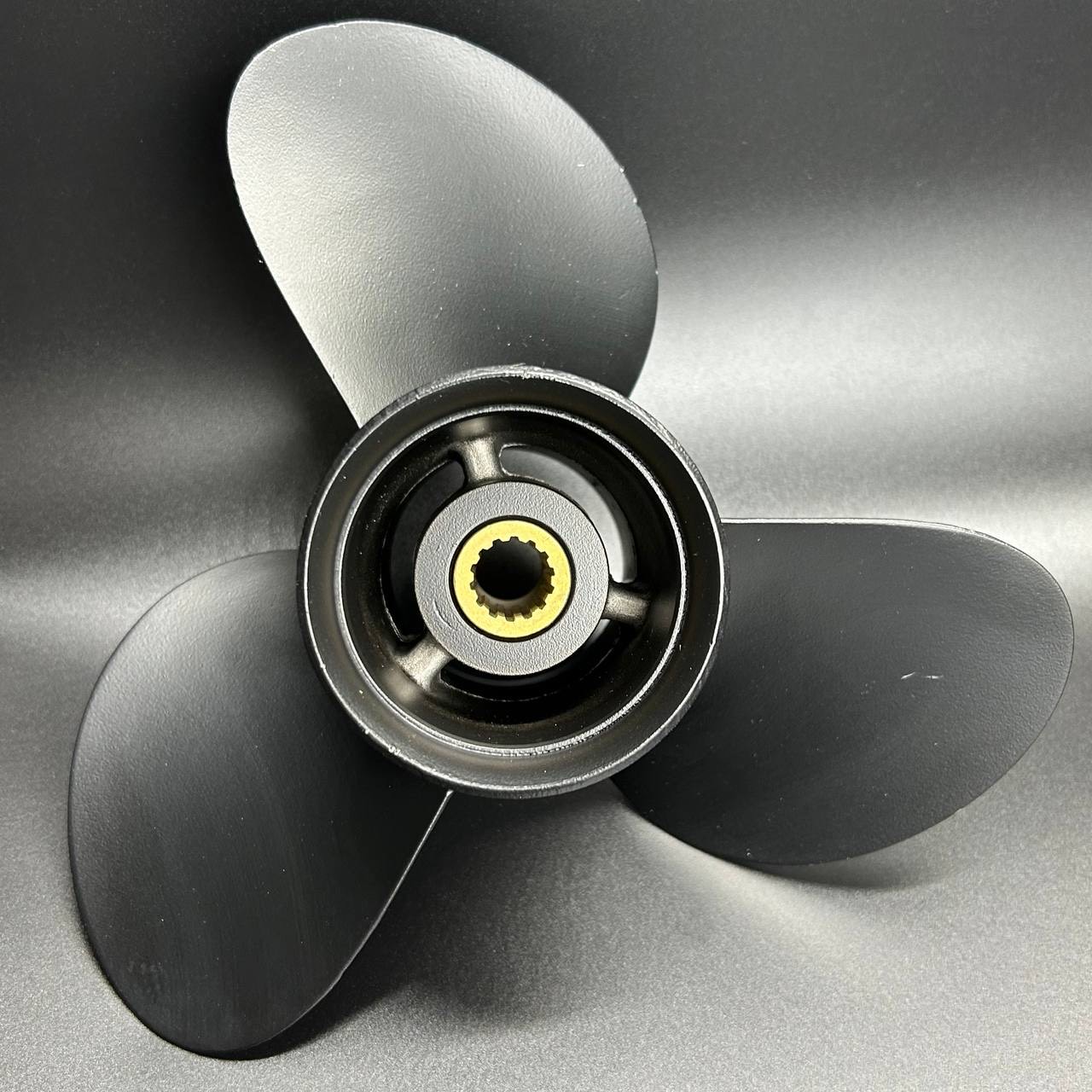 картинка Гребной винт Tohatsu 9.9-18 (3x9.25x11)