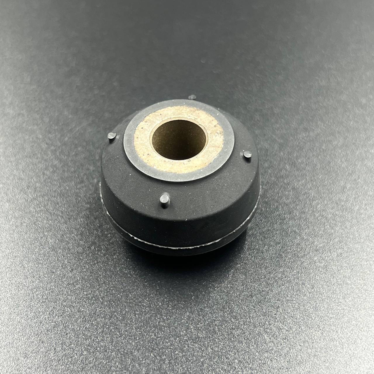 картинка Демпфер опорный резиновый Tohatsu 9.9-18 (Верхний) (Tohatsu)