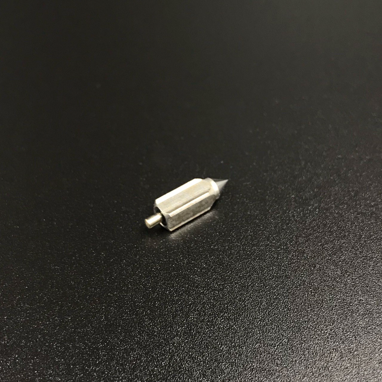 картинка Игла поплавковой камеры карбюратора Suzuki DF4-6 (Suzuki)