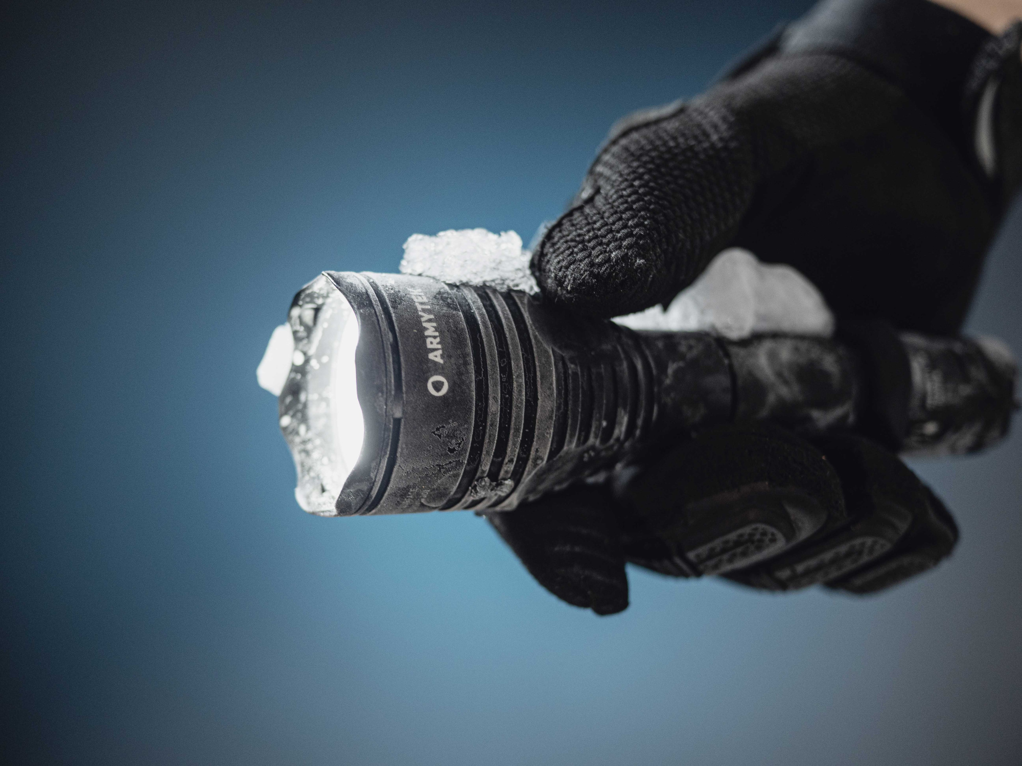 картинка Фонарь Armytek Viking Pro Magnet USB Warm