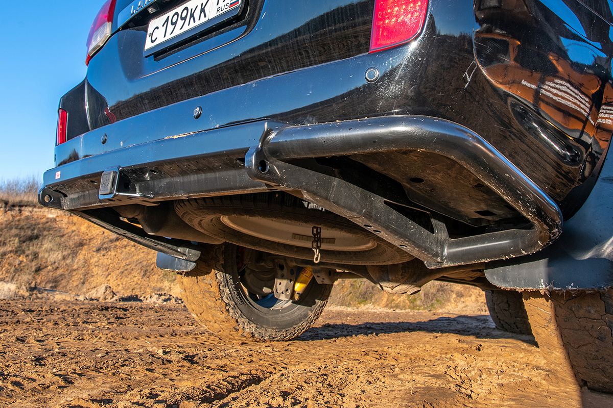 картинка Бампер задний РИФ Toyota Land Cruiser 200 2007-2015 c квадратом