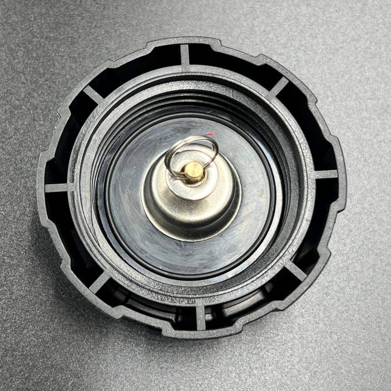 картинка Крышка топливного бака Yamaha 6-200, F2.5-60 (YUELANG)