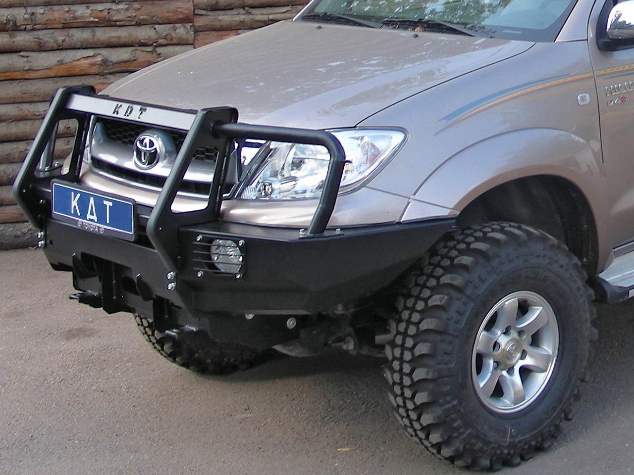 картинка Бампер передний KDT без кенгурина для Toyota Hilux III поколения лифт 50-75мм