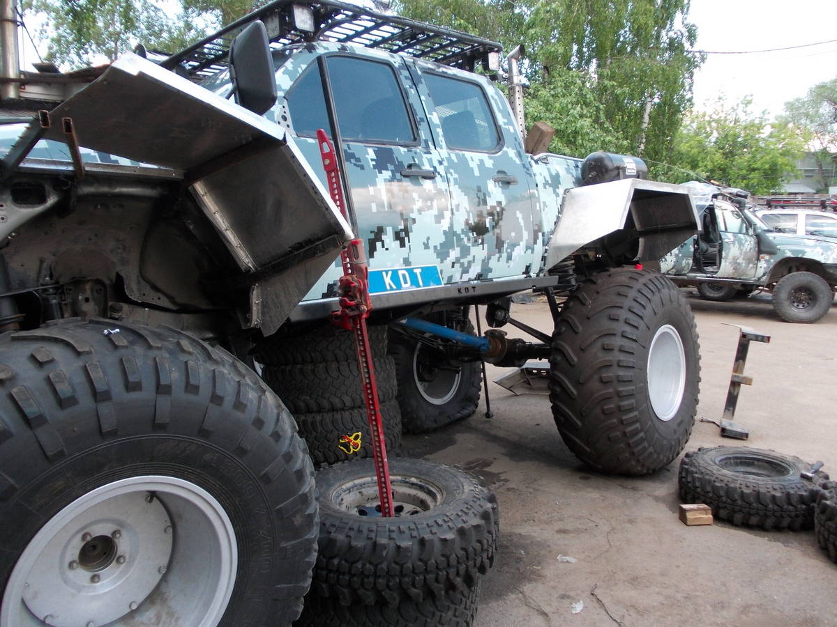 картинка Пороги силовые KDT для Mazda/Ford II поколения алюминий